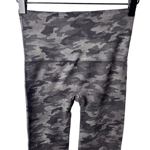 Spanx Look At Me Now Seamless Leggings Heather Camo Size Medium Style FL3515 - Picture 4 of 7
